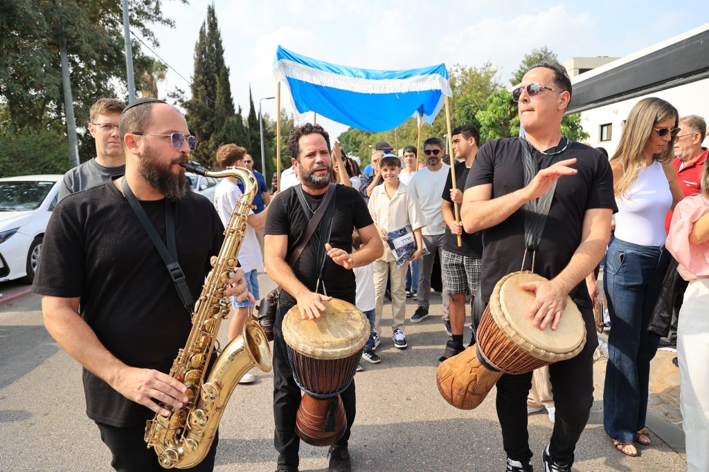 מתופפים לתהלוכה